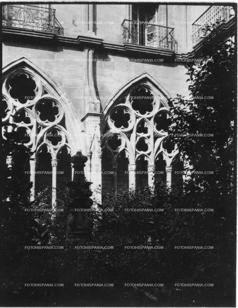 ASTURIAS OVIEDO 002 CLAUSTRO DE LA CATEDRAL 1929