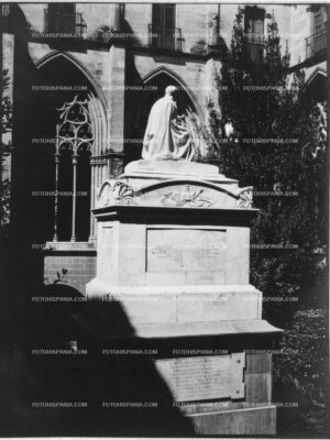BARCELONA VIC 001 CLAUSTRO CATEDRAL SAN PABLO MONUMENTO FUNERARIO J. BALMES 1930