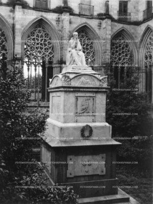 BARCELONA VIC 002 CLAUSTRO CATEDRAL SAN PABLO MONUMENTO FUNERARIO J. BALMES 1930